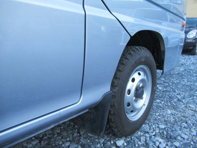 サンバーバン ＶＢ　４ＷＤ　オートマ　タイミングベルト交換　新品タイヤ　エアコン　パワステ（17枚目）