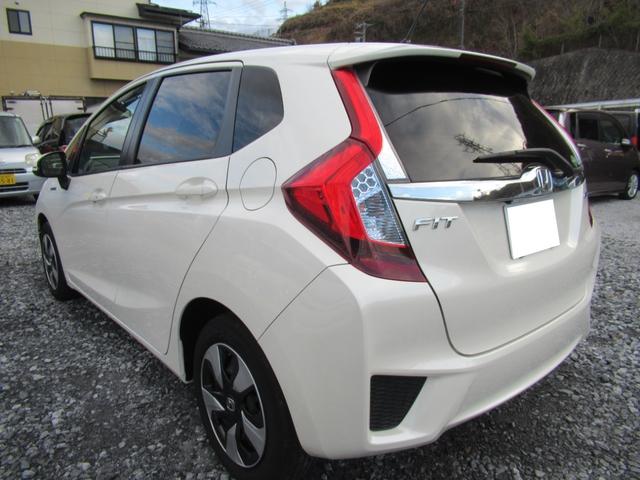 フィットハイブリッド Ｆパッケージ　純正フルセグナビ　バックカメラ　ＥＴＣ　スマートキー　ステアリングスイッチ　ＤＶＤ（7枚目）