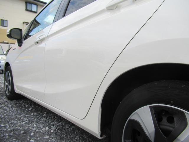 フィットハイブリッド Ｆパッケージ　純正フルセグナビ　バックカメラ　ＥＴＣ　スマートキー　ステアリングスイッチ　ＤＶＤ（9枚目）