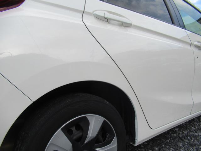 フィットハイブリッド Ｆパッケージ　純正フルセグナビ　バックカメラ　ＥＴＣ　スマートキー　ステアリングスイッチ　ＤＶＤ（13枚目）