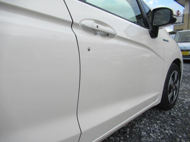 フィットハイブリッド Ｆパッケージ　純正フルセグナビ　バックカメラ　ＥＴＣ　スマートキー　ステアリングスイッチ　ＤＶＤ（14枚目）