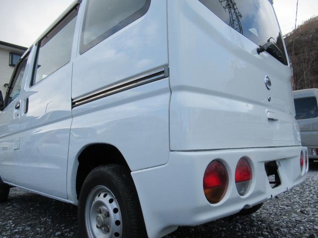 クリッパーバン ＤＸ　４ＷＤ　マニュアル　新品タイヤ　タイミングベルト交換済　エアコン　パワステ　集中ドアロック（8枚目）