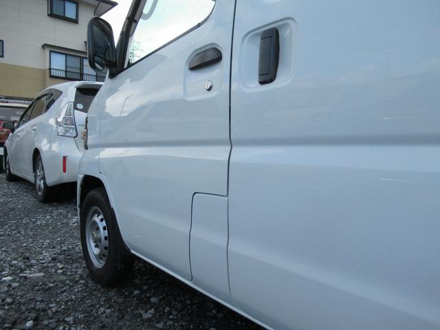 クリッパーバン ＤＸ　４ＷＤ　マニュアル　新品タイヤ　タイミングベルト交換済　エアコン　パワステ　集中ドアロック（10枚目）