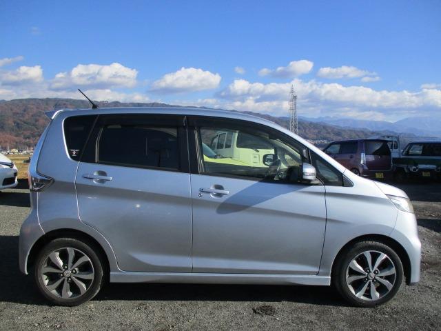 有料保証を選んでいただくとロードサービスも５０キロ付きます。