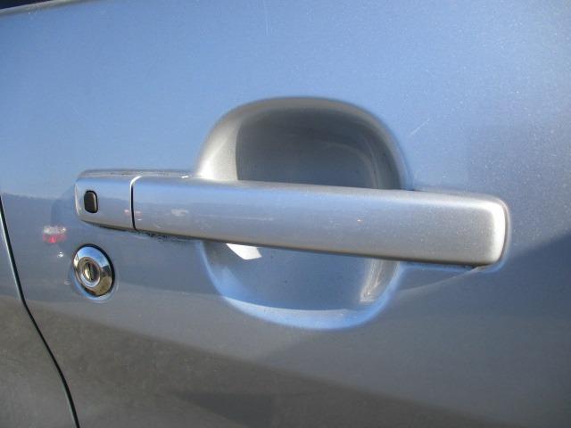 アルミホイールを履いています。タイヤの山も是非確認ください。