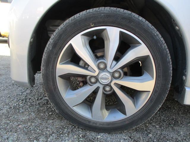 アルミホイールを履いています。タイヤの山も是非確認ください。