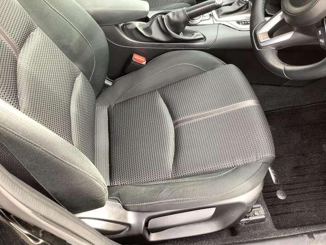 シートリフターつきなので適切な姿勢で運転できます！