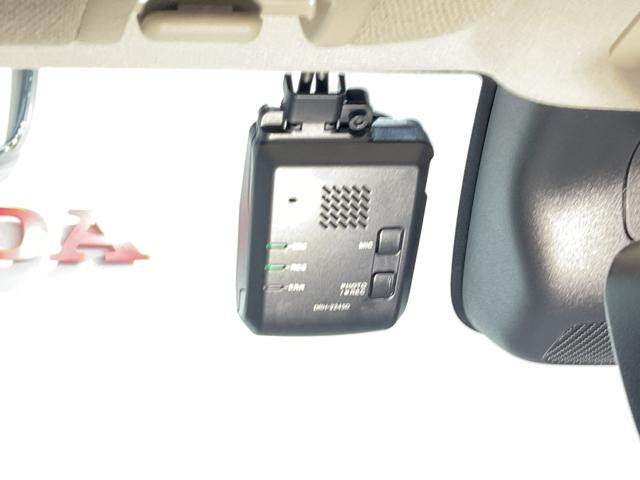 ヴェゼル ｅ：ＨＥＶＺ　衝突回避支援ブレーキ機能　パノラミックビューモニター　スマキ　フルオートエアコン　Ｄレコ　エアバッグ　両席エアバック　Ｒカメ　パワーウィンドウ　ＬＥＤランプ　ソナー　クルーズＣ　ＵＳＢ（30枚目）