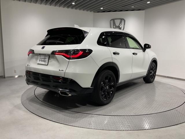 ＺＲ－Ｖ ｅ：ＨＥＶＺ特別仕様車ブラックスタイル　アラウンドビューモニター　ＬＥＤヘッドランプ　スマ－トキ－　クルコン　ＥＴＣ車載器　ドライブレコーダー　シートヒーター　本革シート　バックカメラ　盗難防止装置（8枚目）