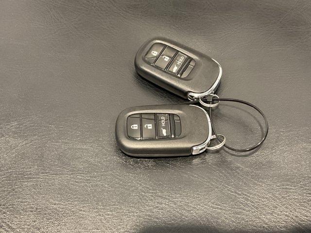 ヴェゼル ｅ：ＨＥＶＺ　衝突回避支援ブレーキ機能　パノラミックビューモニター　スマキ　Ｐトランク　フルオートエアコン　Ｄレコ　エアバッグ　両席エアバック　Ｒカメ　パワーウィンドウ　ＬＥＤランプ　クルーズＣ（35枚目）