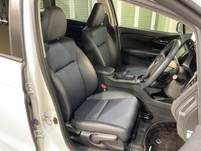 シャトル ハイブリッドZホンダセンシング いまコレ+新品マット付 衝突軽減 カーテンエアバック LEDライト 前席シートヒーター イモビ Bカメラ クルコン DVD パワーウィンドウ ナビTV 地デジ ETC スマートキー オートエアコン(17枚目)