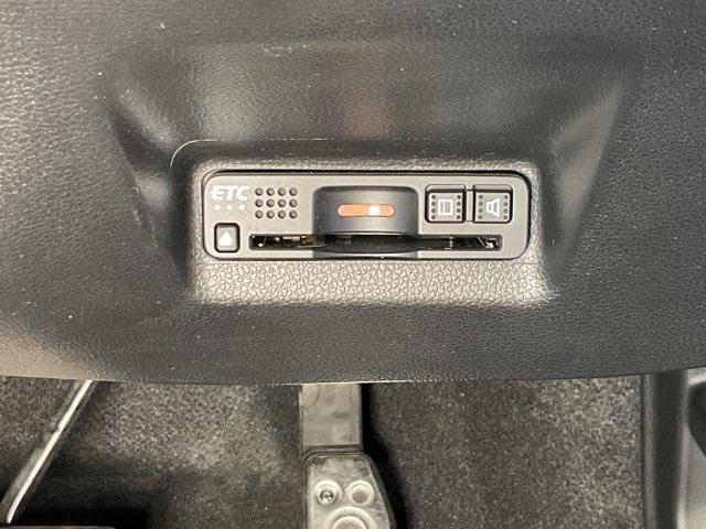 シャトル ハイブリッドZホンダセンシング いまコレ+新品マット付 衝突軽減 カーテンエアバック LEDライト 前席シートヒーター イモビ Bカメラ クルコン DVD パワーウィンドウ ナビTV 地デジ ETC スマートキー オートエアコン(27枚目)