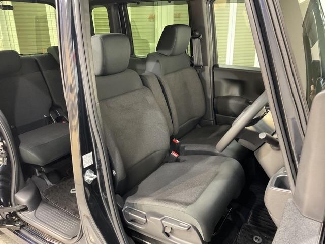 乗降がしやすい運転席。高さが調節できて小柄な方でもベストポジションをとることができます。
