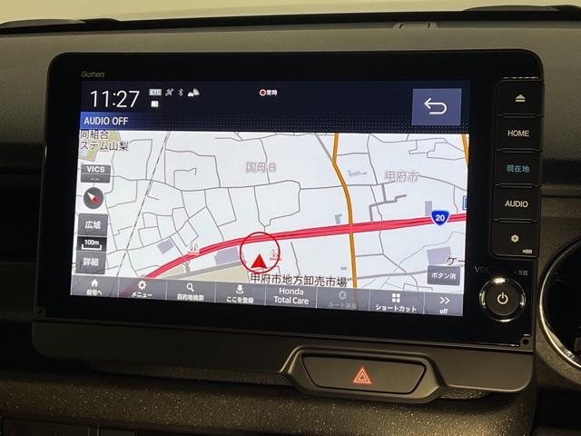 大型のHonda純正ナビゲーション。