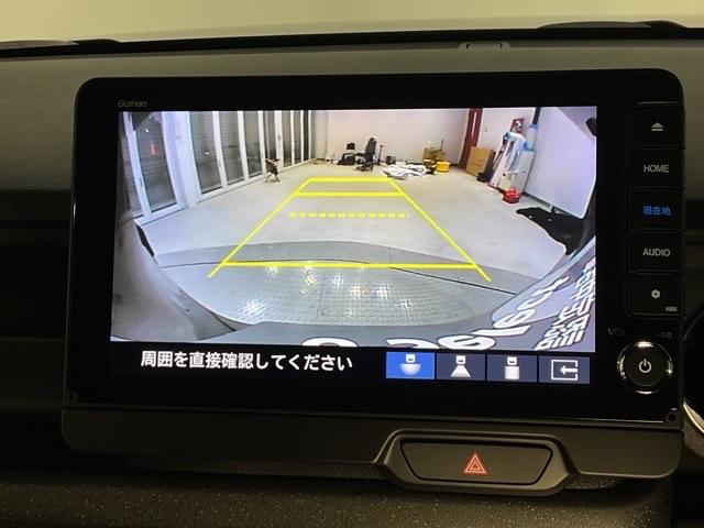 リアカメラ付で、後方をナビ画面で確認。車庫入れも安心です。もちろん、バックギアと連動しています。