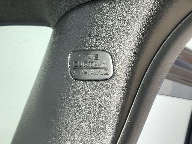 サイドカーテンエアバック付きで万が一の時に備えます。