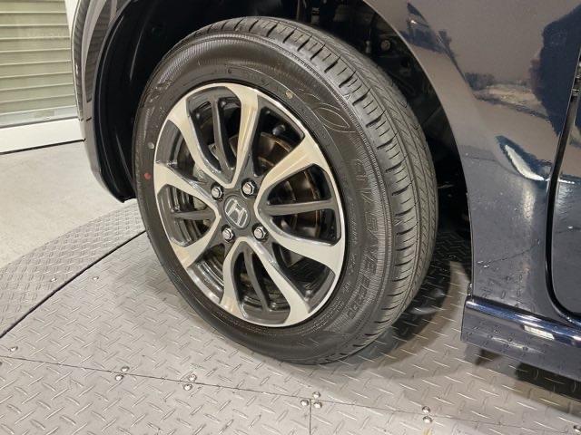 ボディースタイルに合った、純正アルミホール。