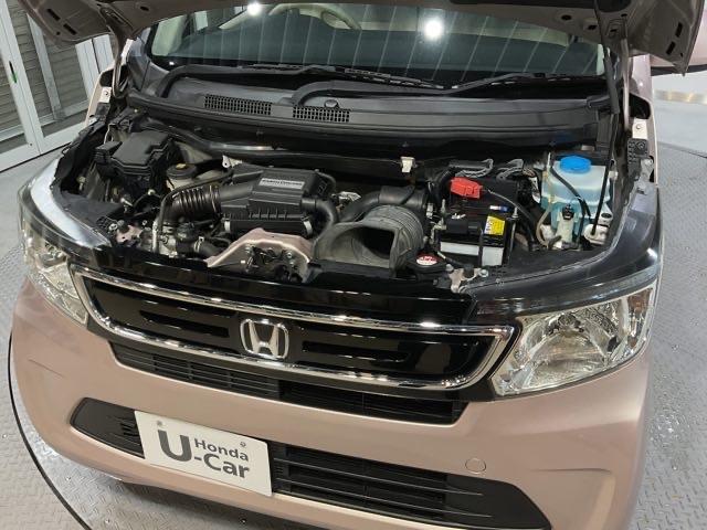 コンパクトなエンジンルームで、室内空間を確保しています。ホンダのＭＭ思想（マンマキシマム・メカミニマム）は今でも受け継がれています