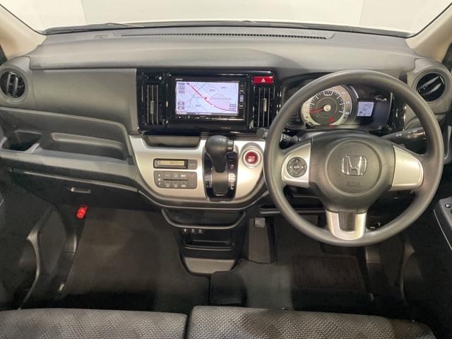 操作性も考慮したスッキリとしたインパネ周り。