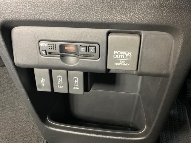 ＥＴＣ付きで有料道路をスムーズに。また、ＵＳＢで電子機器の充電もできます。スマホの充電も安心です。