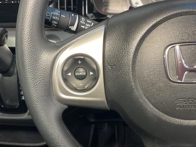ステアリングでオーディオソース・音量調整もできます。