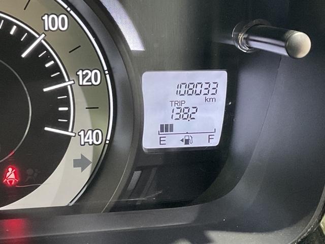 目に優しく見やすいメーター類です。