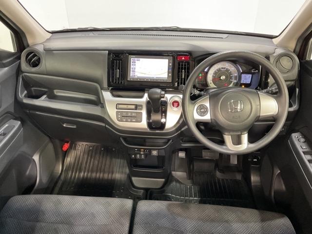 操作性も考慮したスッキリとしたインパネ周り。