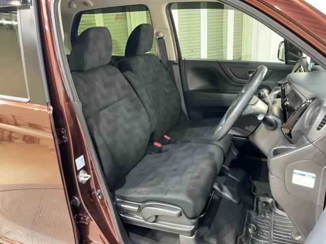 乗降がしやすい運転席。高さが調節できて小柄な方でもベストポジションをとることができます。