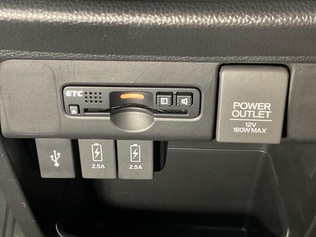 パワーアウトレット・ＵＳＢで電子機器の充電もできます。スマホの充電も安心です。