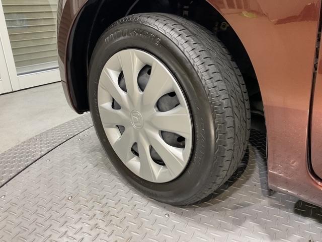 スマートな純正ホイールキャップ。