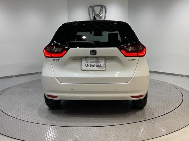 フィット e:HEVホーム 弊社元試乗車 前後誤発進抑制機能 助手席エアバッグ 運転席エアバッグ アイドリングストップ LEDライト バックカメラ ABS サイドエアバッグ オートクルーズコントロール フルセグTV スマートキー(6枚目)