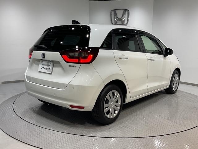 フィット e:HEVホーム 弊社元試乗車 前後誤発進抑制機能 助手席エアバッグ 運転席エアバッグ アイドリングストップ LEDライト バックカメラ ABS サイドエアバッグ オートクルーズコントロール フルセグTV スマートキー(7枚目)