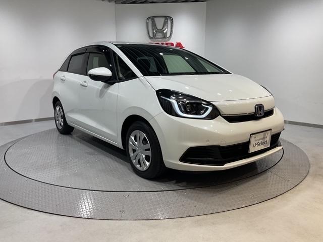 フィット e:HEVホーム 弊社元試乗車 前後誤発進抑制機能 助手席エアバッグ 運転席エアバッグ アイドリングストップ LEDライト バックカメラ ABS サイドエアバッグ オートクルーズコントロール フルセグTV スマートキー(9枚目)