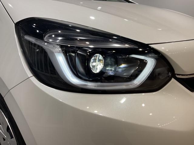 フィット e:HEVホーム 弊社元試乗車 前後誤発進抑制機能 助手席エアバッグ 運転席エアバッグ アイドリングストップ LEDライト バックカメラ ABS サイドエアバッグ オートクルーズコントロール フルセグTV スマートキー(10枚目)