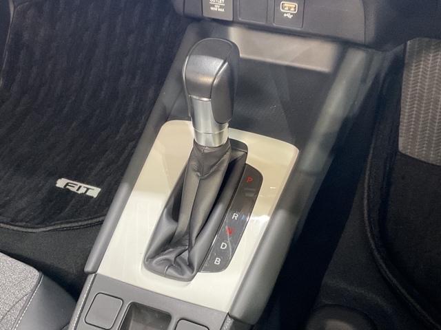 フィット e:HEVホーム 弊社元試乗車 前後誤発進抑制機能 助手席エアバッグ 運転席エアバッグ アイドリングストップ LEDライト バックカメラ ABS サイドエアバッグ オートクルーズコントロール フルセグTV スマートキー(15枚目)