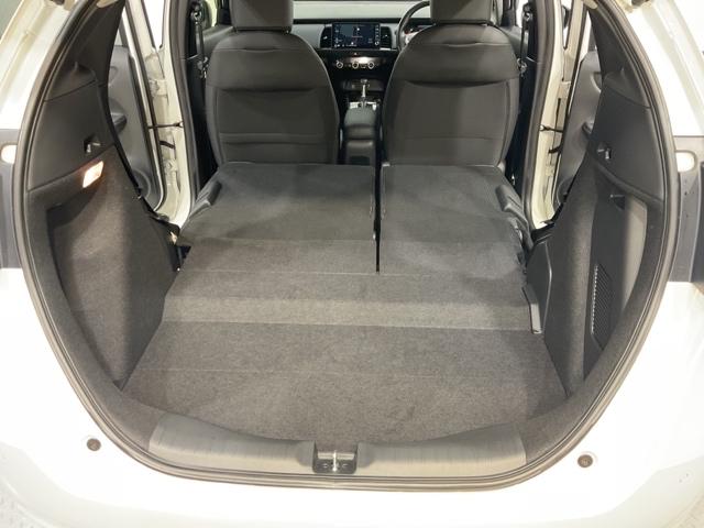 フィット e:HEVホーム 弊社元試乗車 前後誤発進抑制機能 助手席エアバッグ 運転席エアバッグ アイドリングストップ LEDライト バックカメラ ABS サイドエアバッグ オートクルーズコントロール フルセグTV スマートキー(20枚目)