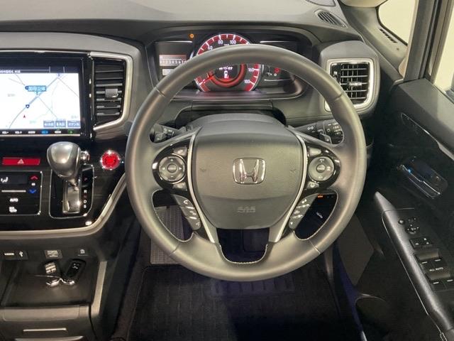 オデッセイ アブソルート・ホンダセンシング LEDヘッドランプ iストップ フルセグテレビ キーフリー バックモニター ナビTV Pシート オートクルーズコントロール ウォークスルー サイドエアバッグ DVD(13枚目)