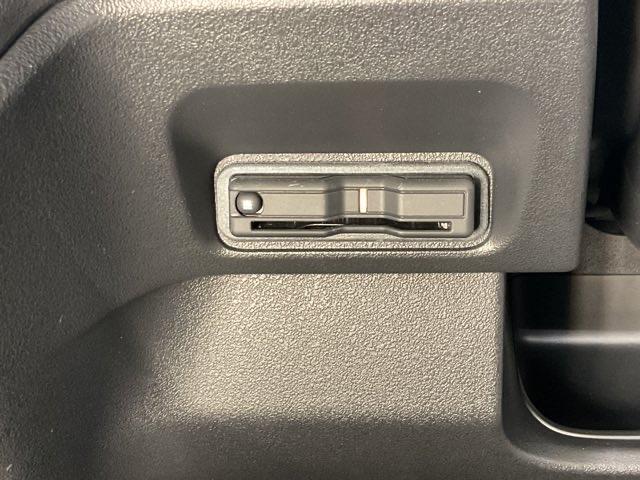 N-BOXカスタム ベースグレード CMBS Dレコ オートエアコン スマートキ LED 盗難防止装置 クルコン ETC バックカメラ フルセグTV パワーステアリング エアバッグ ESC パワーウインドウ フリーキー(26枚目)