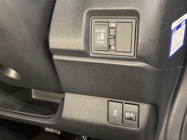 N-BOXカスタム ベースグレード CMBS Dレコ オートエアコン スマートキ LED 盗難防止装置 クルコン ETC バックカメラ フルセグTV パワーステアリング エアバッグ ESC パワーウインドウ フリーキー(30枚目)