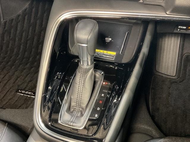 ヴェゼル e:HEVZ 衝突回避支援ブレーキ機能 スマキ フルオートエアコン Dレコ エアバッグ 両席エアバック Rカメ パワーウィンドウ LEDランプ クルーズC ナビ&TV キーレスエントリー ETC付(15枚目)