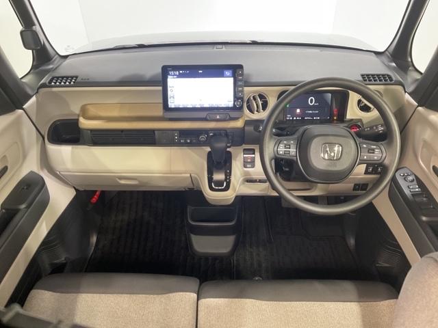 操作性も考慮したスッキリとしたインパネ周り。