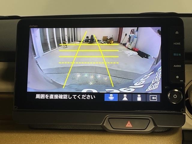 リアカメラ付で、後方をナビ画面で確認。車庫入れも安心です。もちろん、バックギアと連動しています。