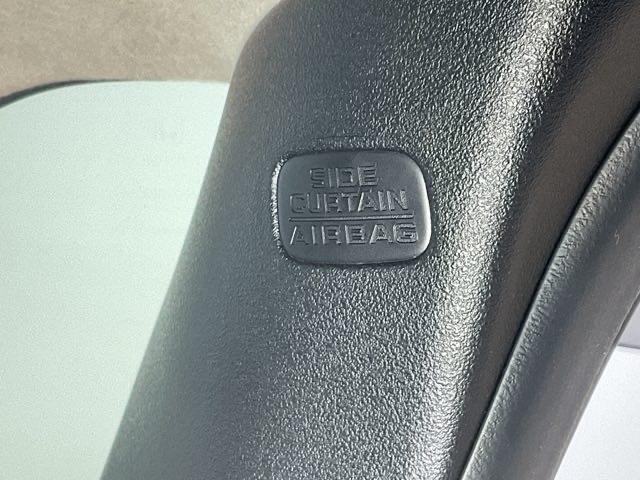 サイドカーテンエアバック付きで万が一の時に備えます。