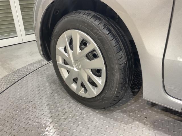 スマートな純正ホイールキャップ。