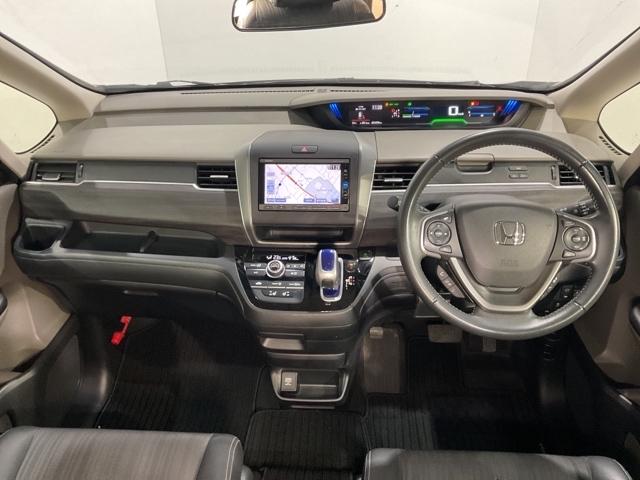 操作性も考慮したスッキリとしたインパネ周り。