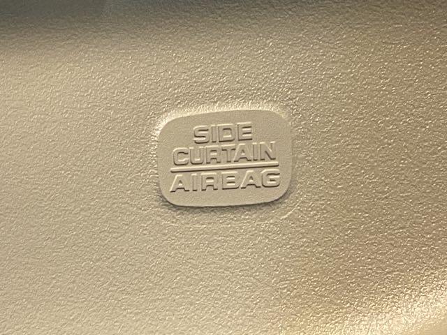 サイドカーテンエアバック付きで万が一の時に備えます。