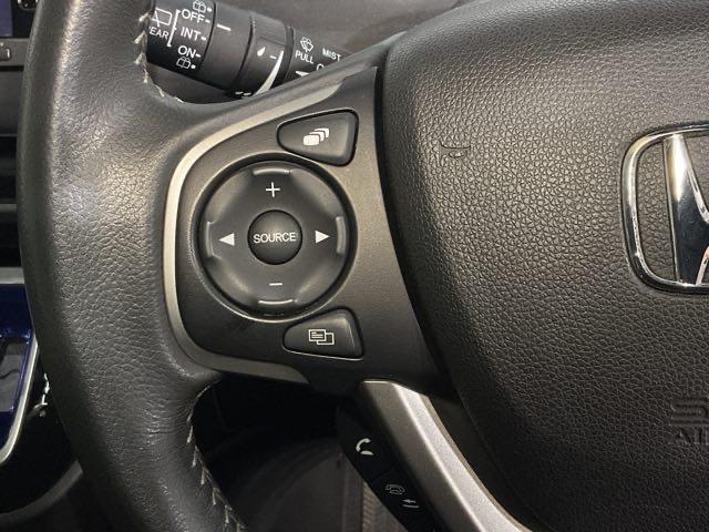ステアリングでオーディオソース・音量調整もできます。