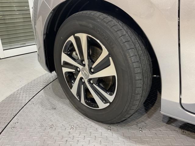 ボディースタイルに合った、純正アルミホール。