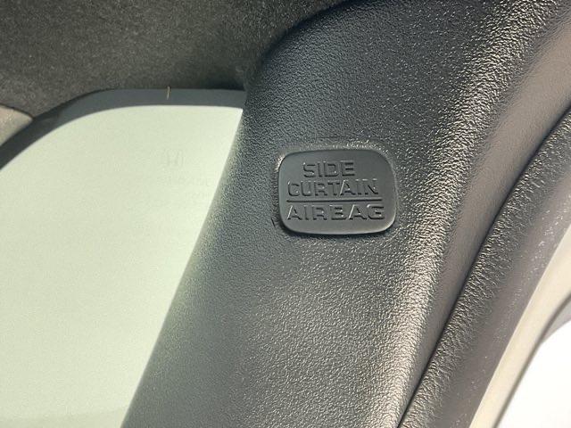 サイドカーテンエアバック付きで万が一の時に備えます。