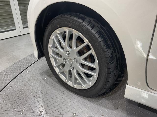 ボディースタイルに合った、純正アルミホール。